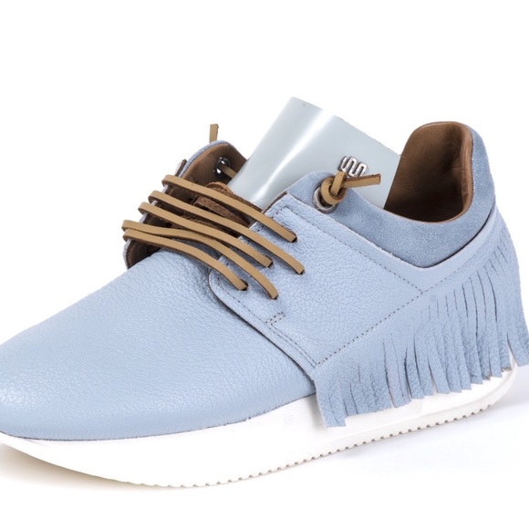 esseutesse leather fringe sneaker
